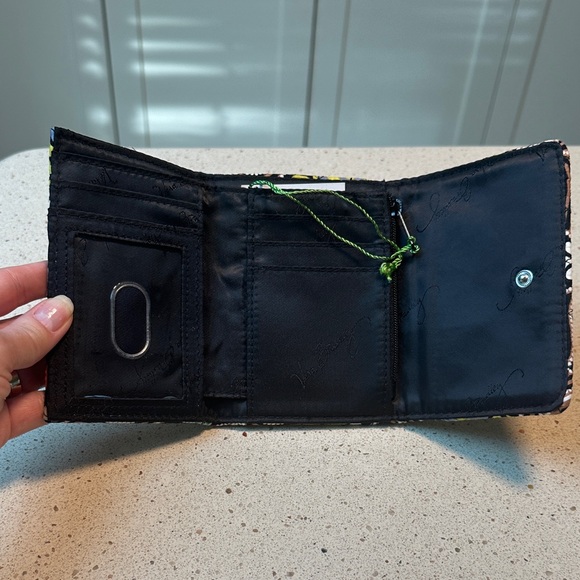 NEW Vera Bradley RETIRED Sierra Patterned Trifold Wallet NWT - Picture 4 of 9